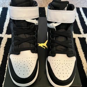 Nike Air Jordan 1 Hi Flyease (Black & White)